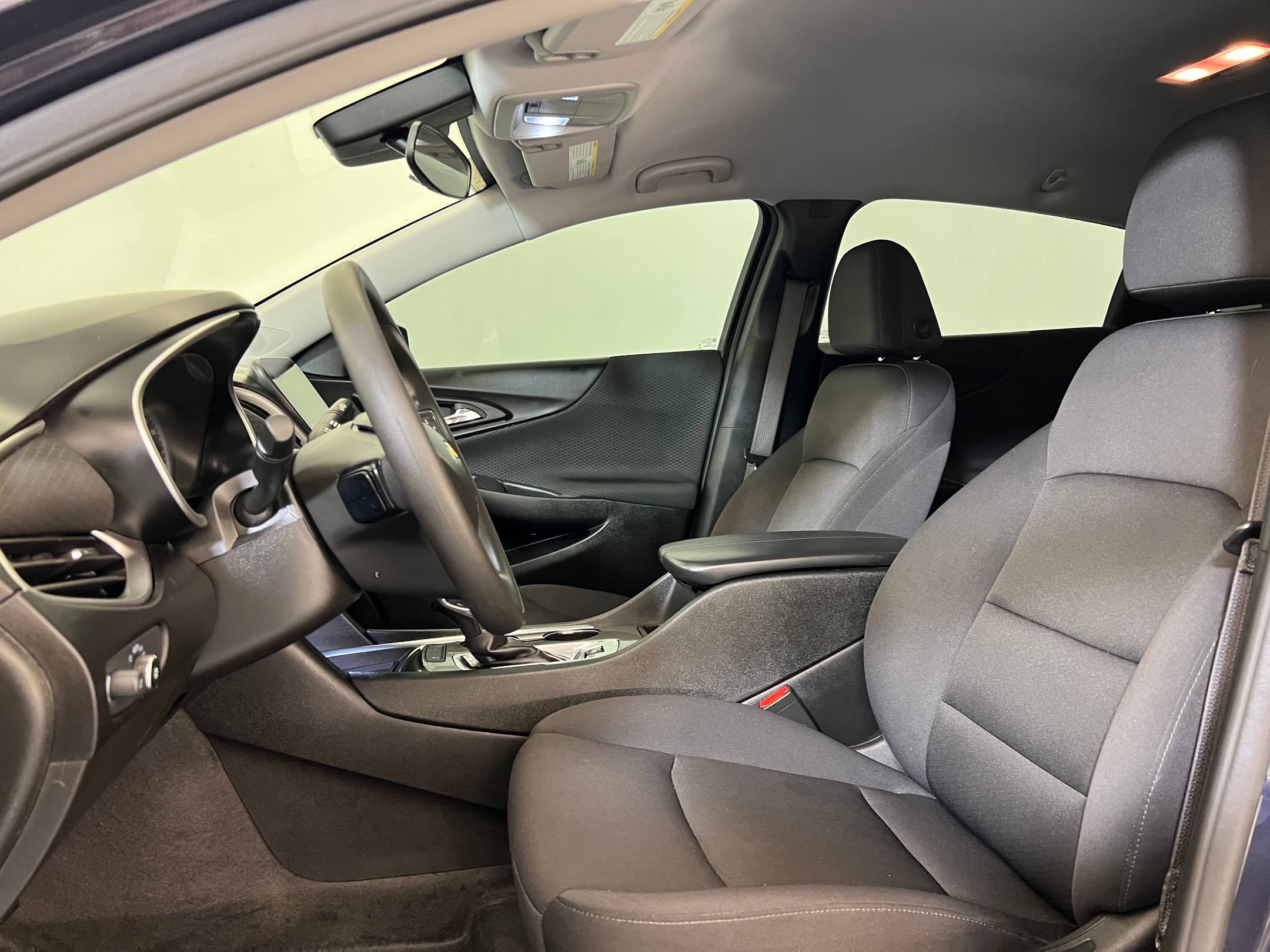 2025 Chevrolet Malibu 1LT photo 4