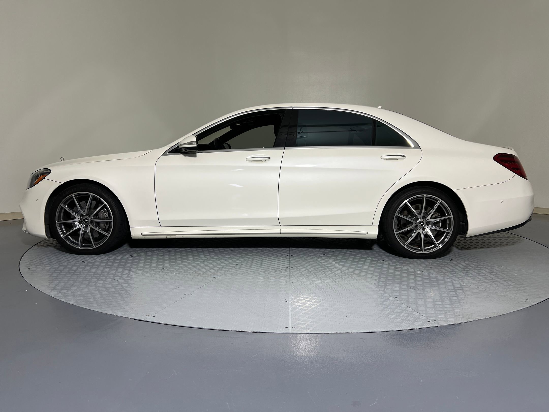 2019 Mercedes Benz S 450 photo 2