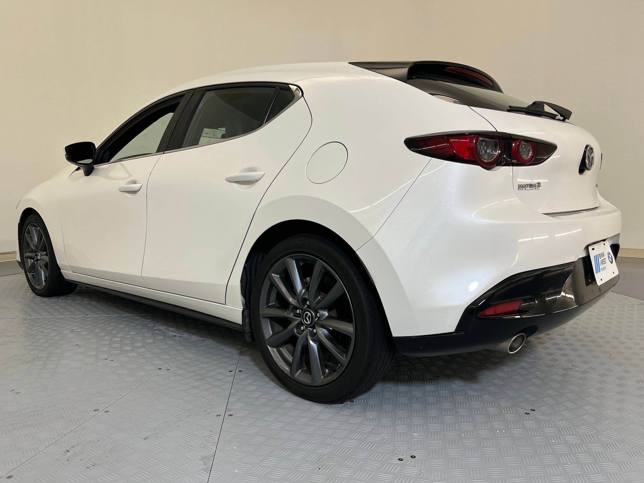 2021 Mazda Mazda3 Select Hatchback photo 3