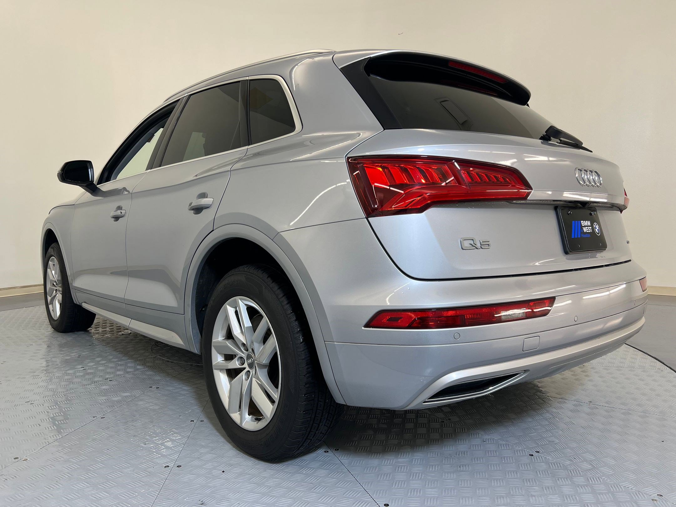 2020 Audi Q5 45 Premium photo 3