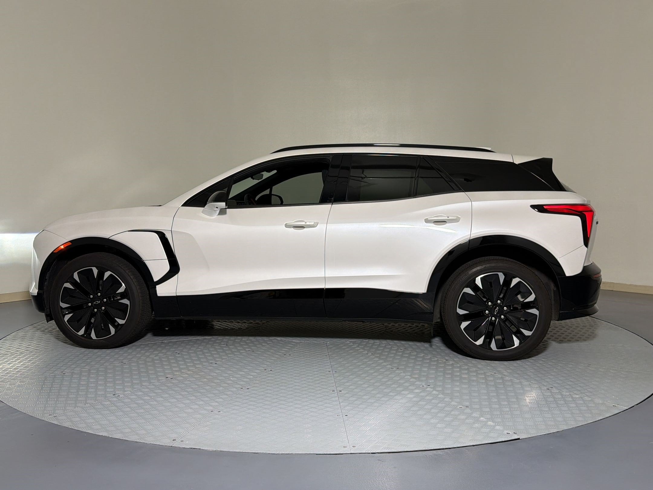 Used 2025 Chevrolet Blazer EV RS with VIN 3GNKDHRK9SS168187 for sale in Katy, TX