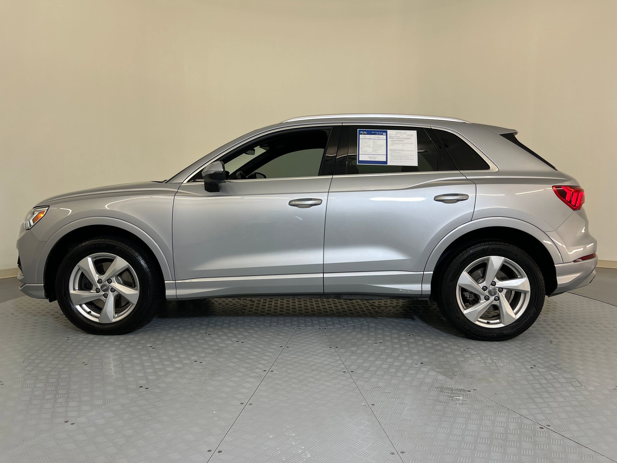 2020 Audi Q3 45 TFSI Premium photo 2