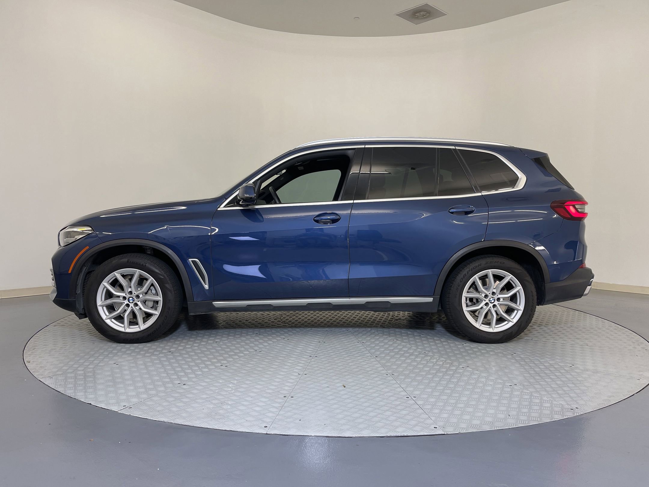 2023 Bmw X5 xDrive40i photo 2