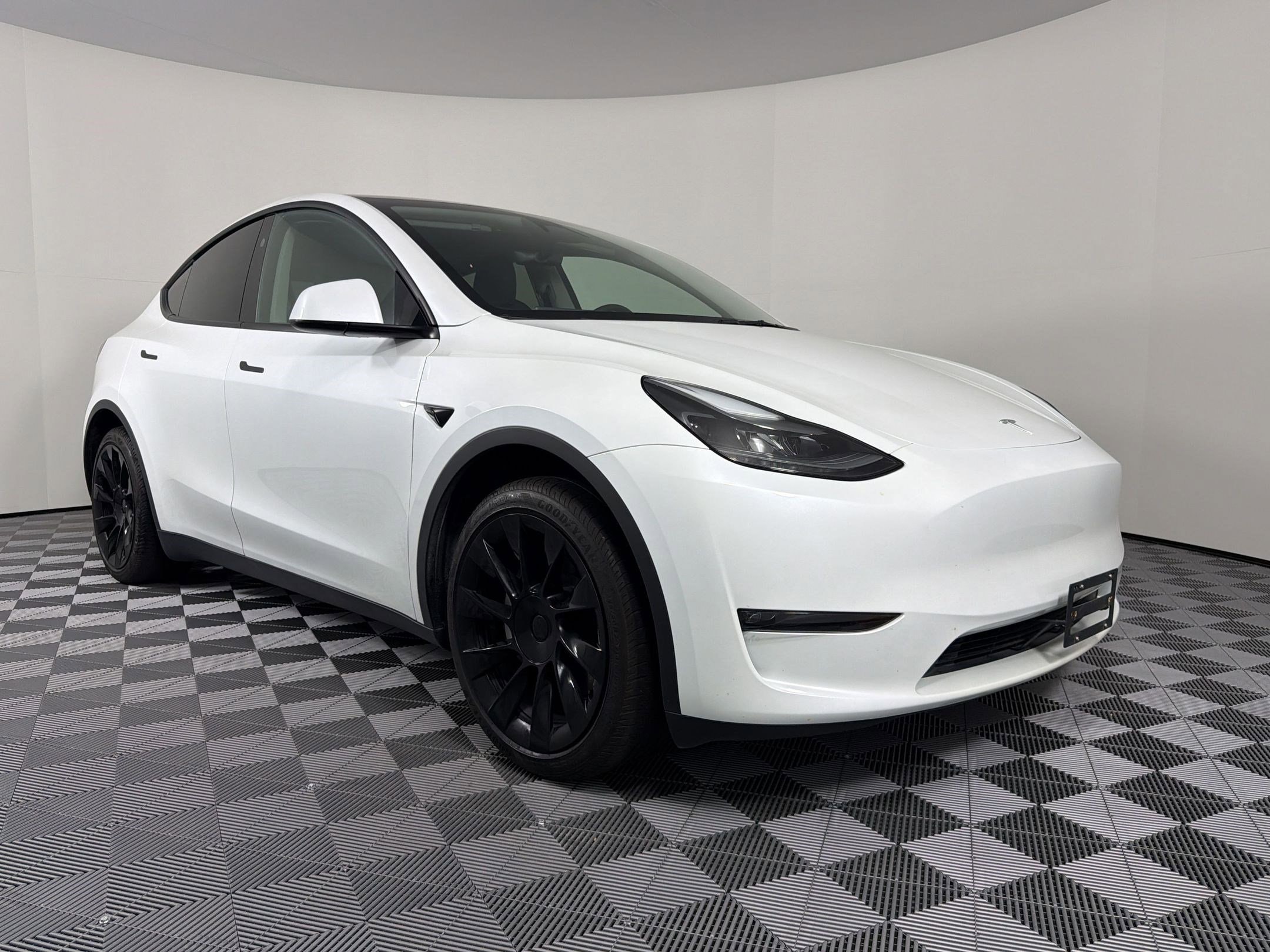Model Y Base SUV