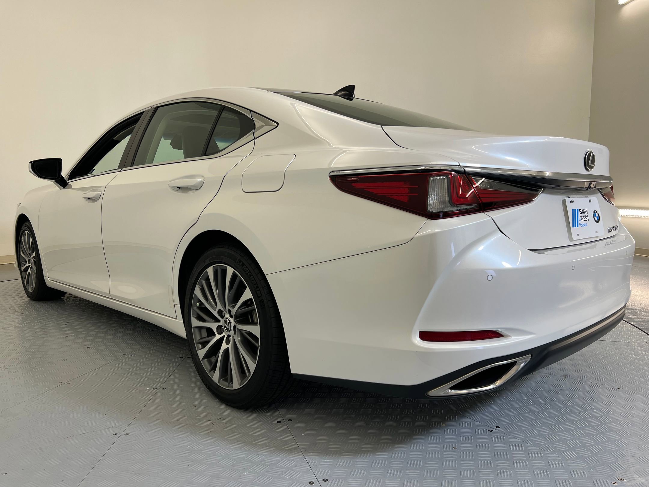 2019 Lexus ES 350 Premium photo 3