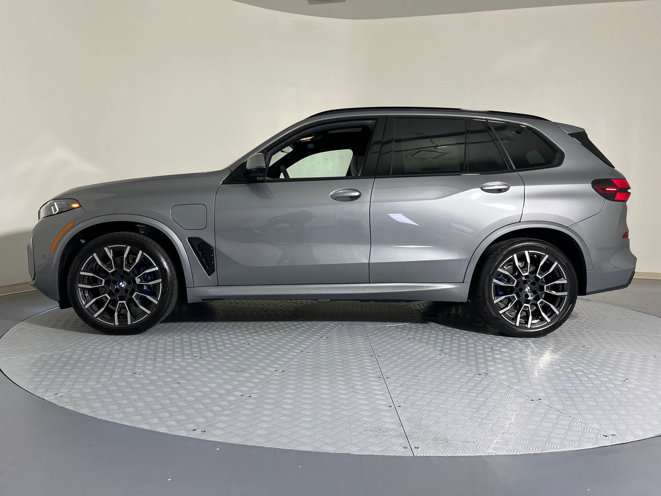 2026 Bmw X5 xDrive50e photo 2