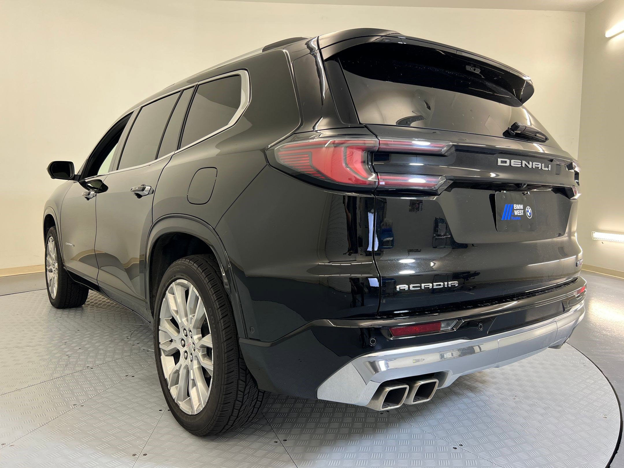 2024 Gmc Acadia Denali photo 2