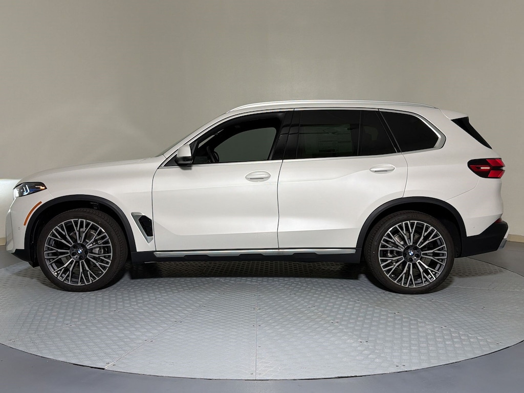 New 2026 BMW X5 sDrive40i SUV
