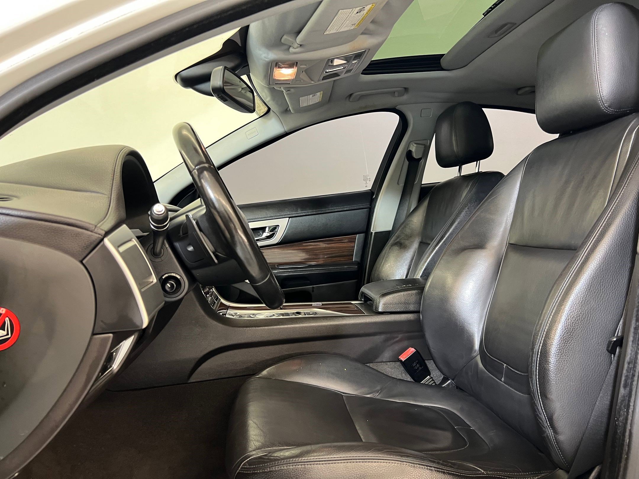 2013 Jaguar XF 3.0 AWD photo 4