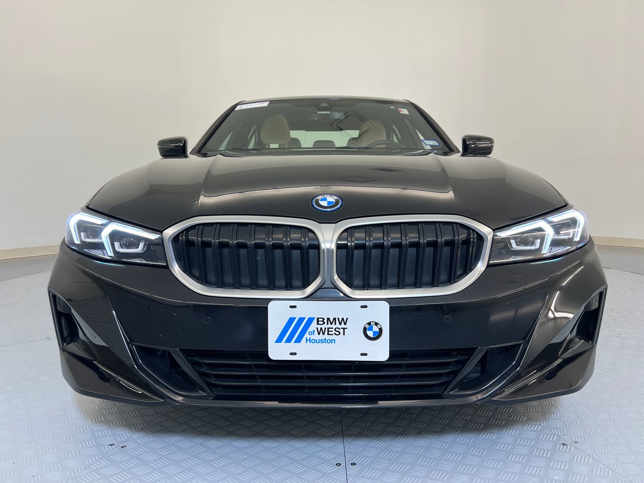 2023 Bmw 330e Sedan photo 4