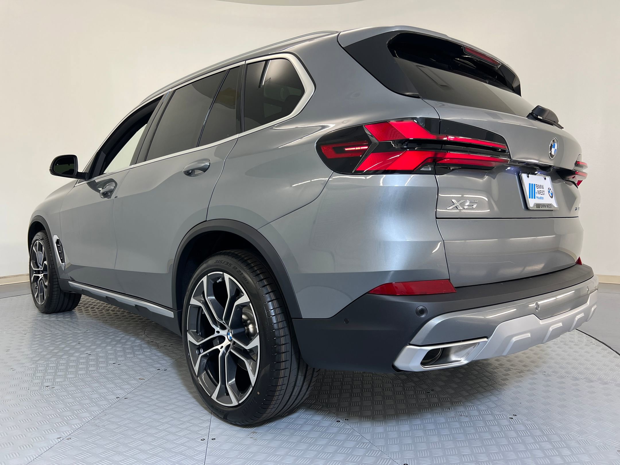 2026 Bmw X5 xDrive40i photo 3