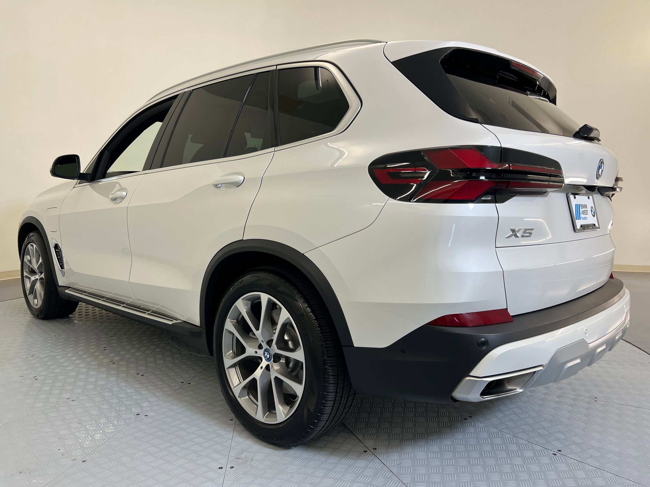 2025 Bmw X5 xDrive50e photo 2