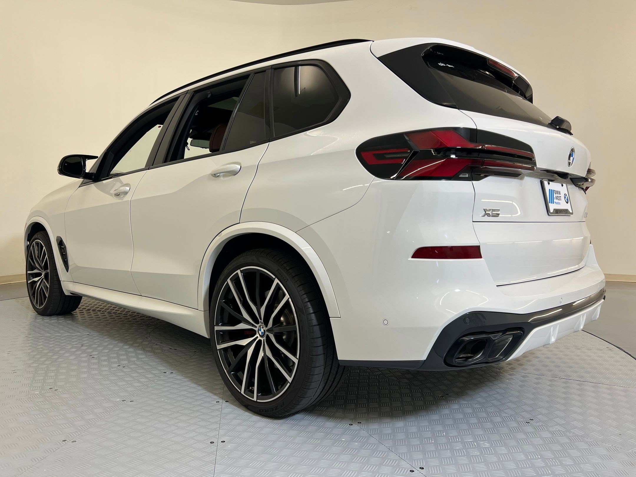 2025 Bmw X5 M60i photo 3