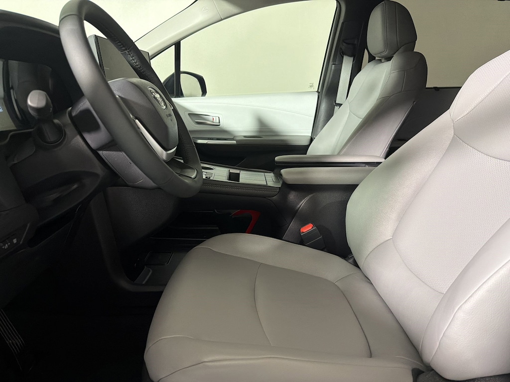 Used 2025 Toyota Sienna XLE 8 Passenger Van Passenger Van
