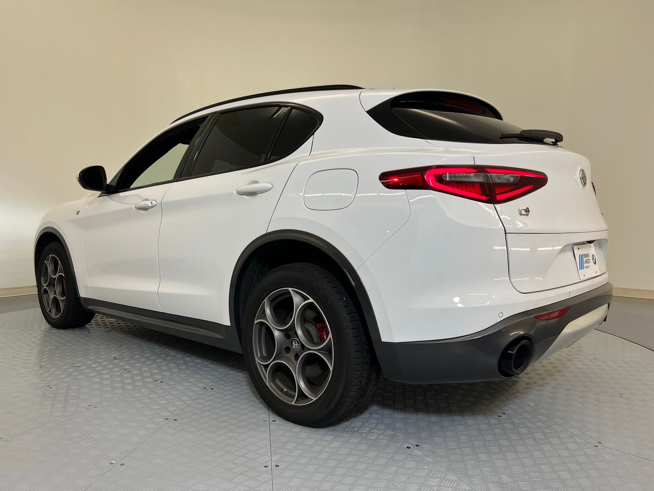2022 Alfa Romeo Stelvio Ti photo 3
