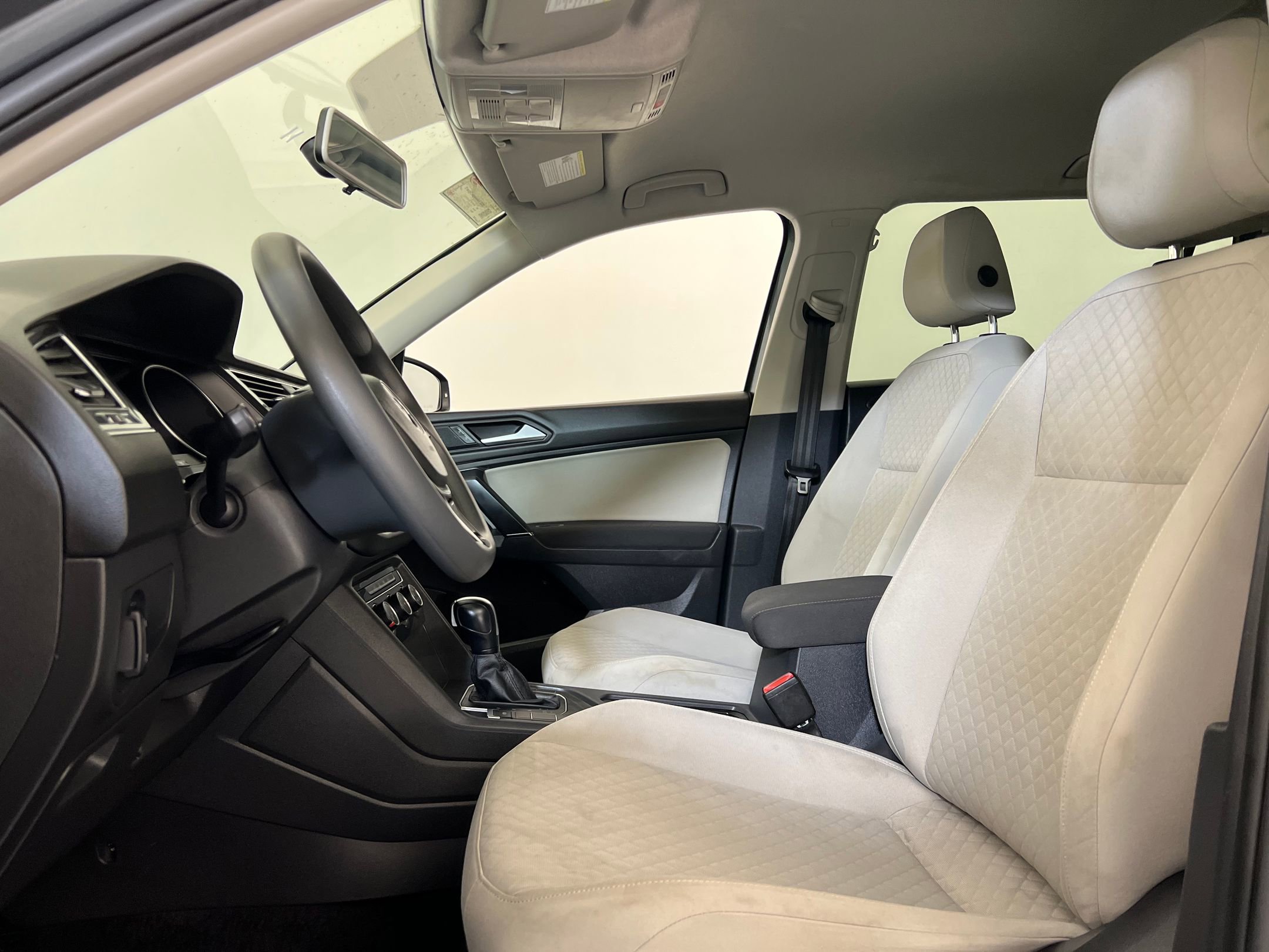 2020 Volkswagen Tiguan S photo 3