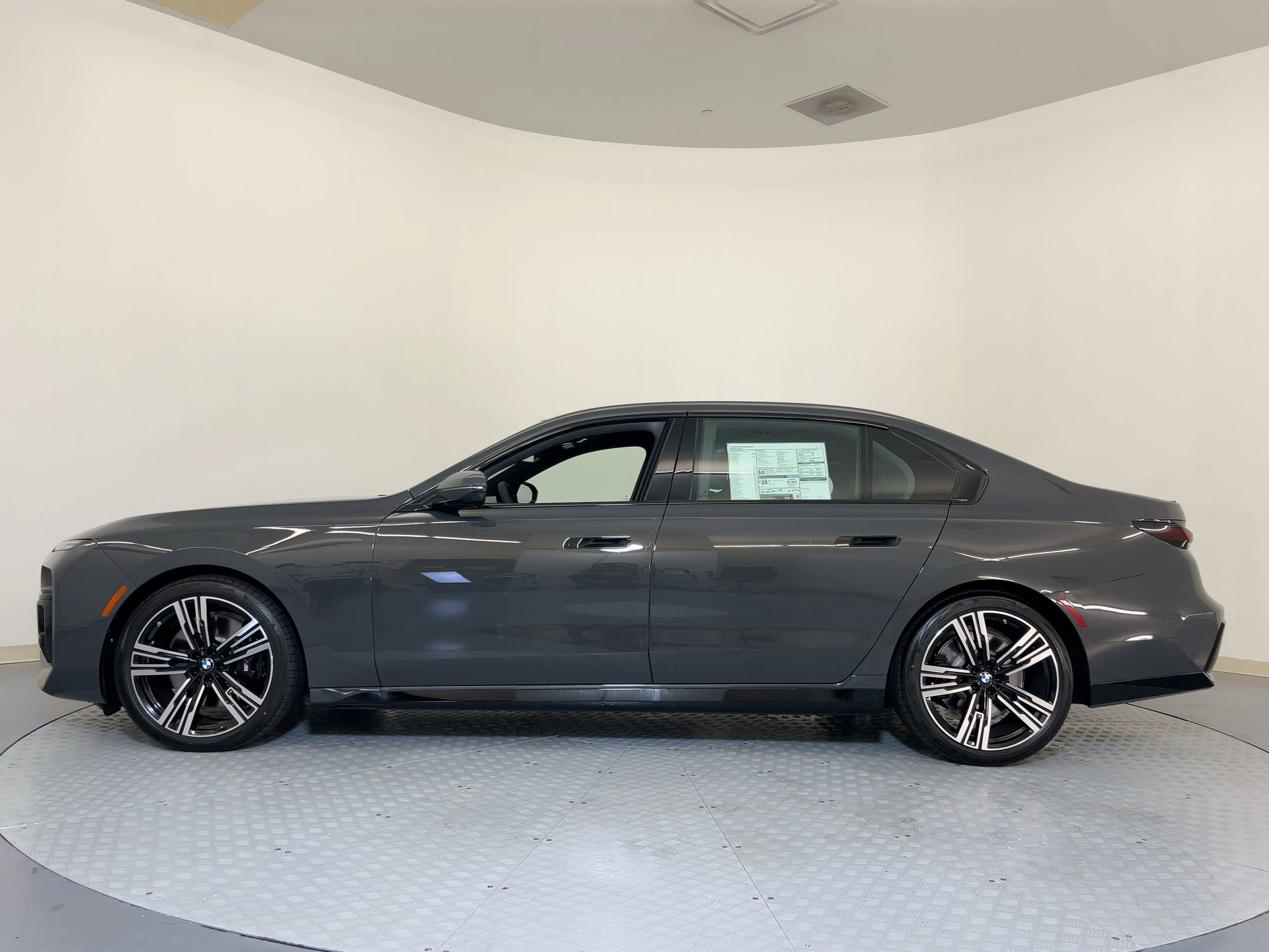 2026 Bmw 740i photo 2