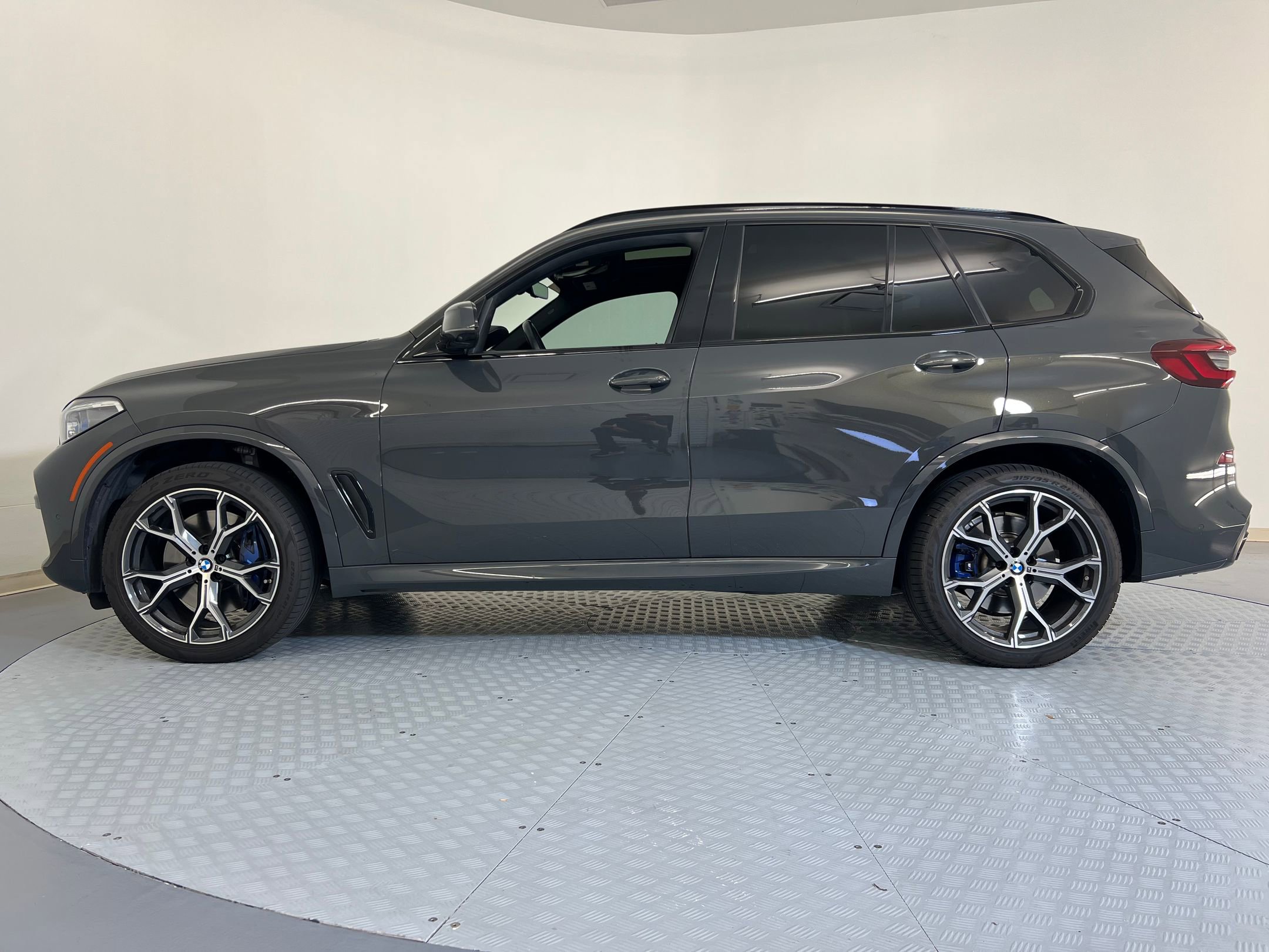2023 Bmw X5 M50i photo 2