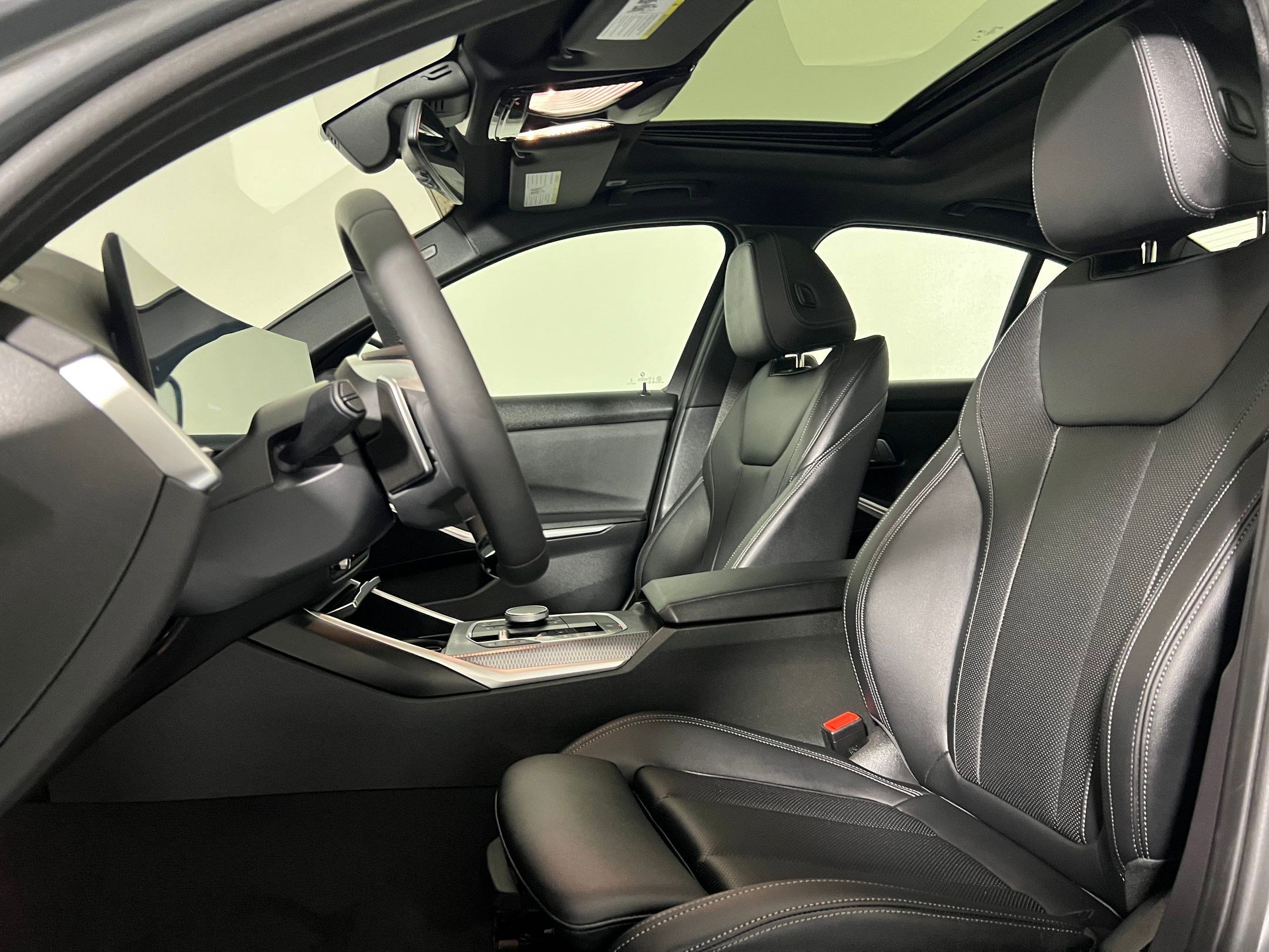 2026 Bmw 330i Sedan photo 4