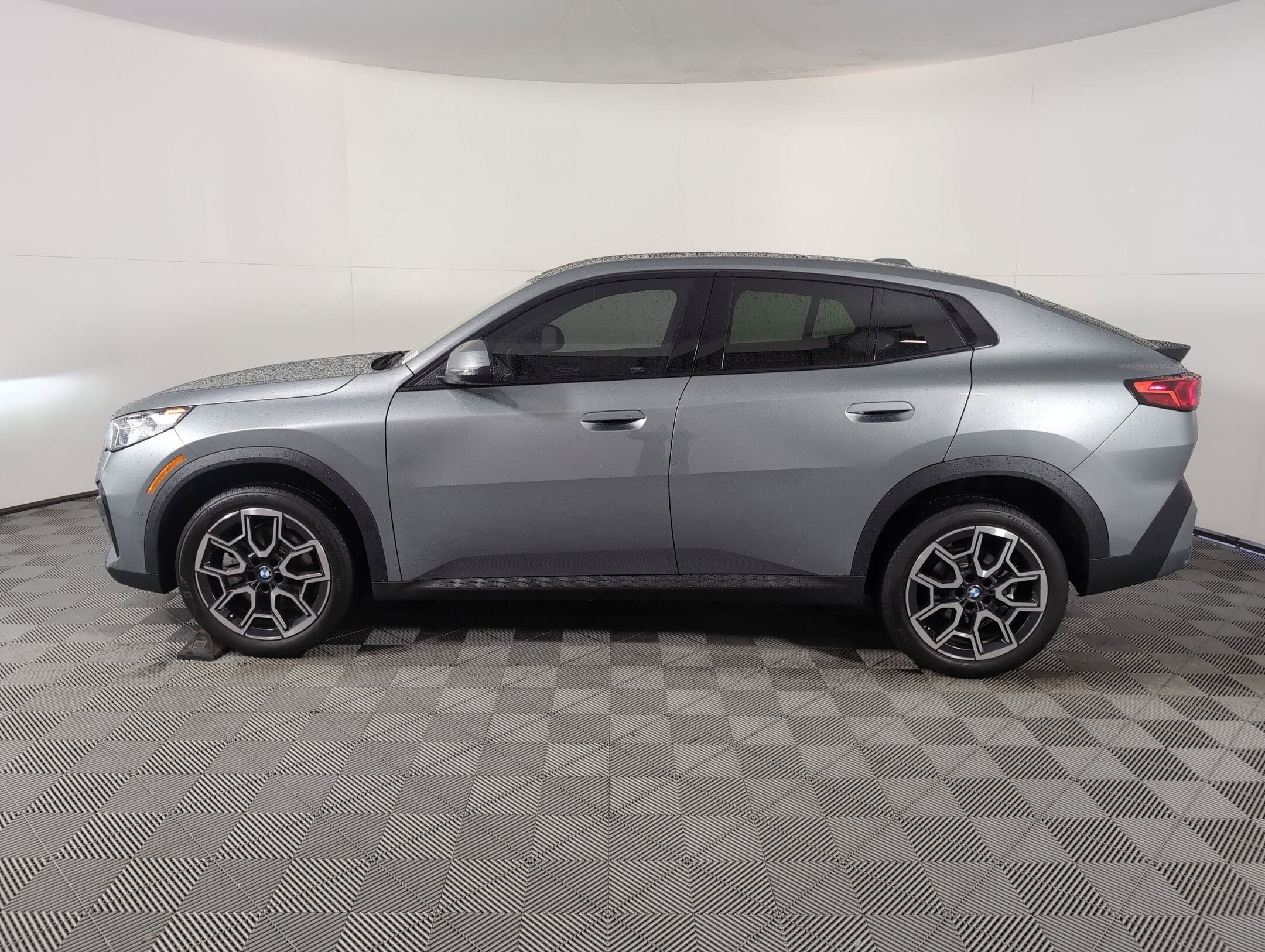 2025 Bmw X2 xDrive28i photo 2