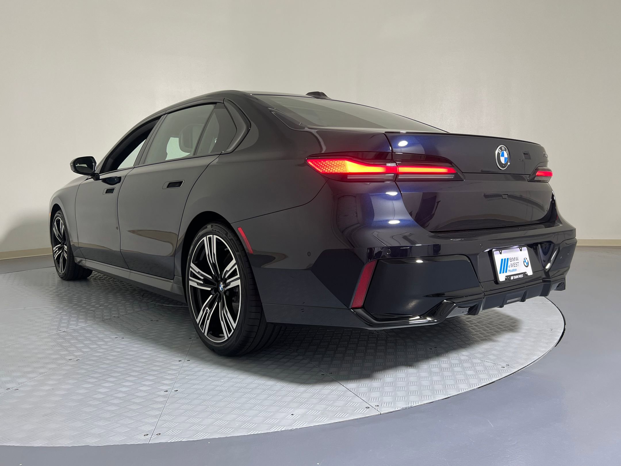 2026 Bmw 740i photo 3