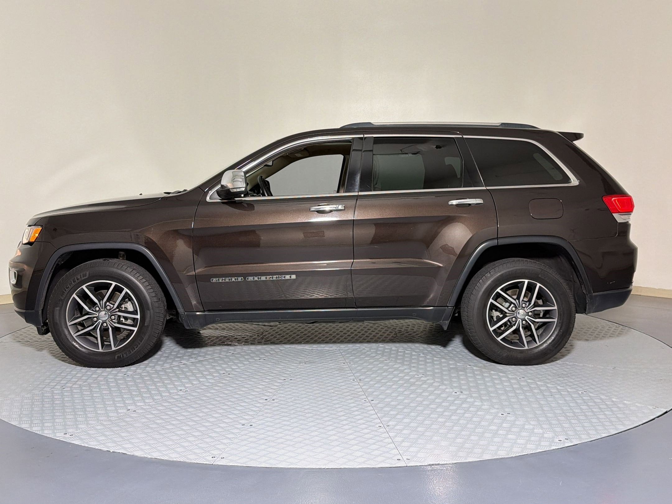 Used 2017 Jeep Grand Cherokee Limited with VIN 1C4RJEBGXHC634339 for sale in Katy, TX