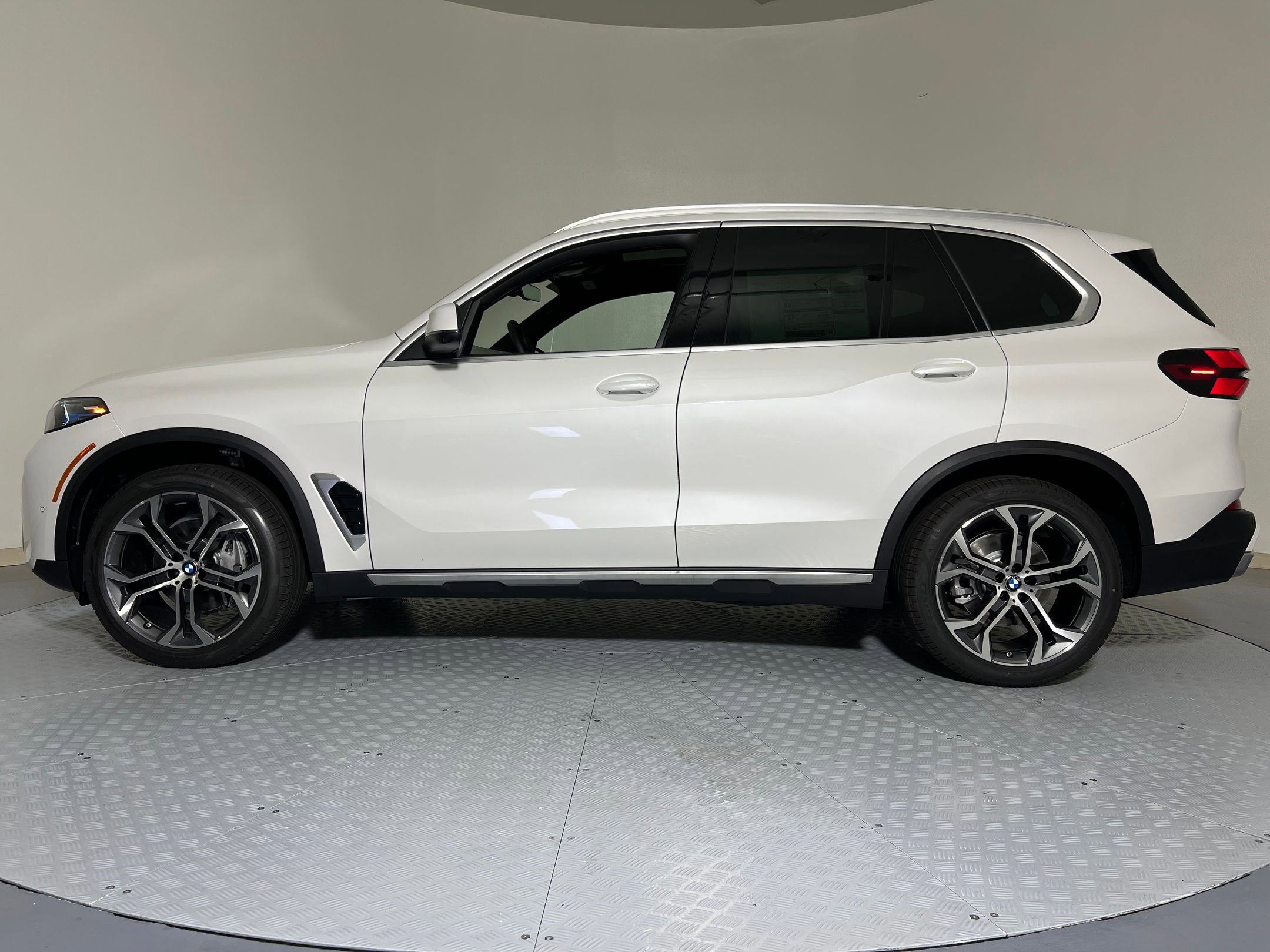 2026 Bmw X5 sDrive40i photo 2