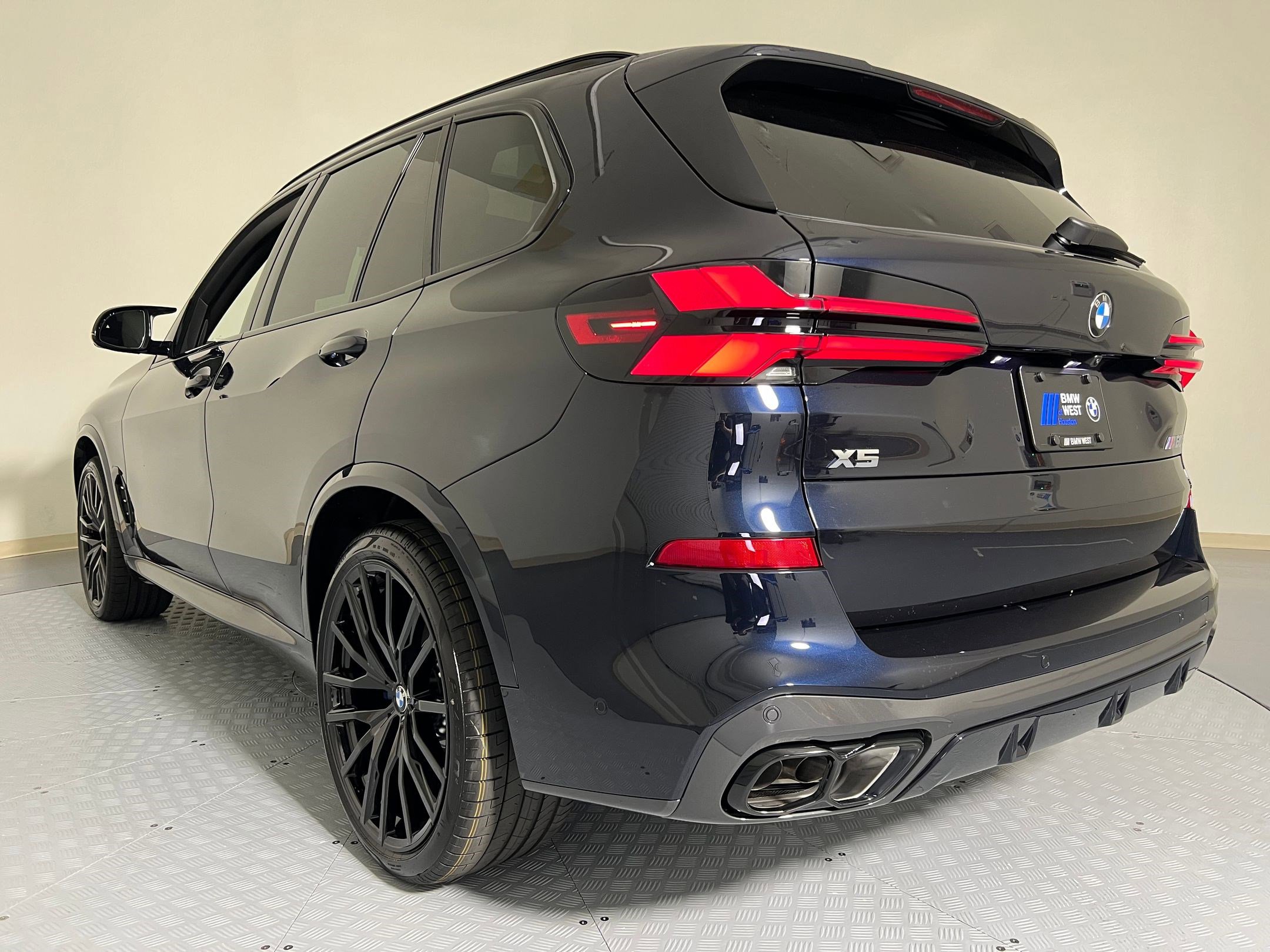 2026 Bmw X5 M60i photo 2