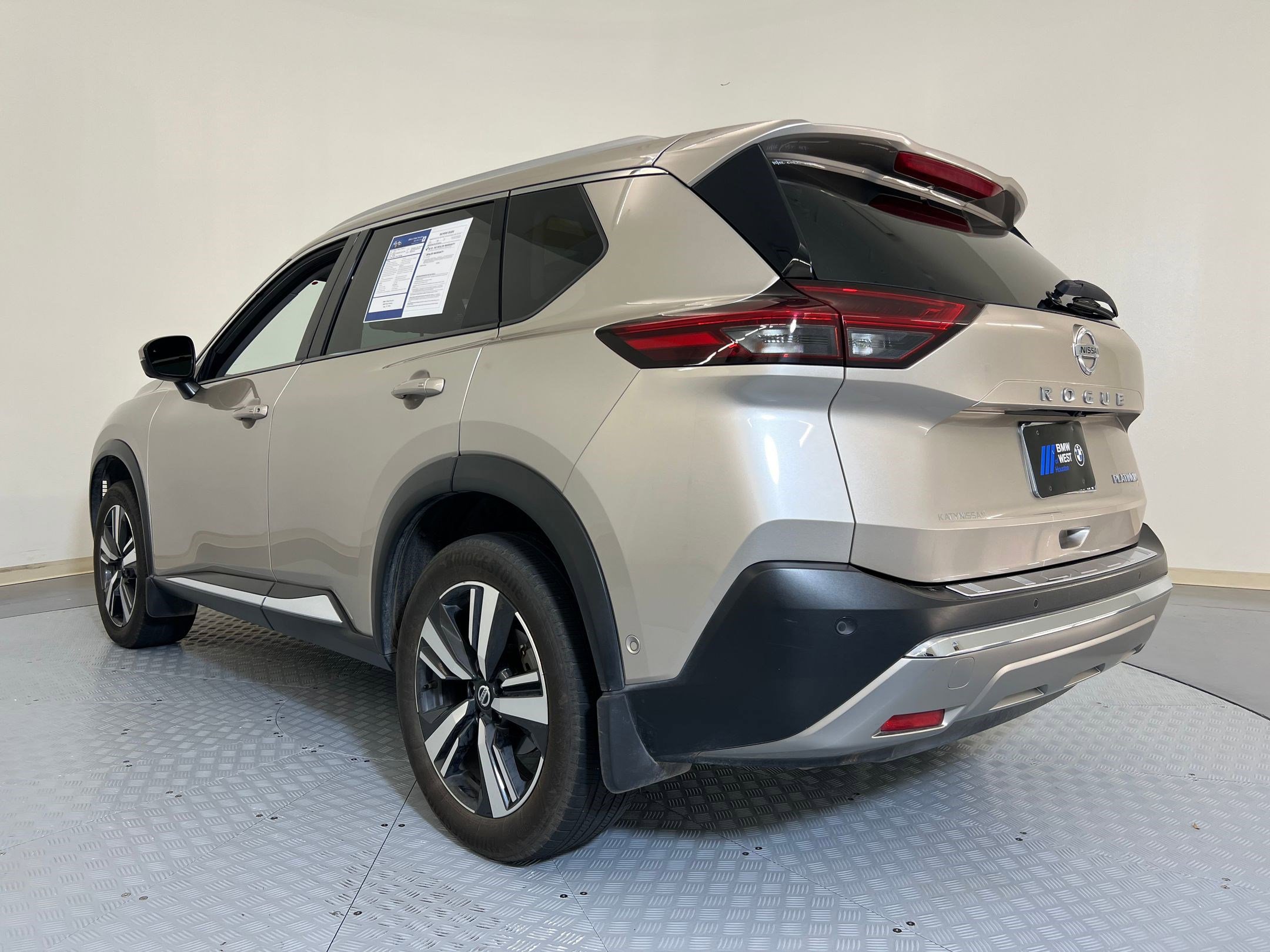 2021 Nissan Rogue Platinum photo 3
