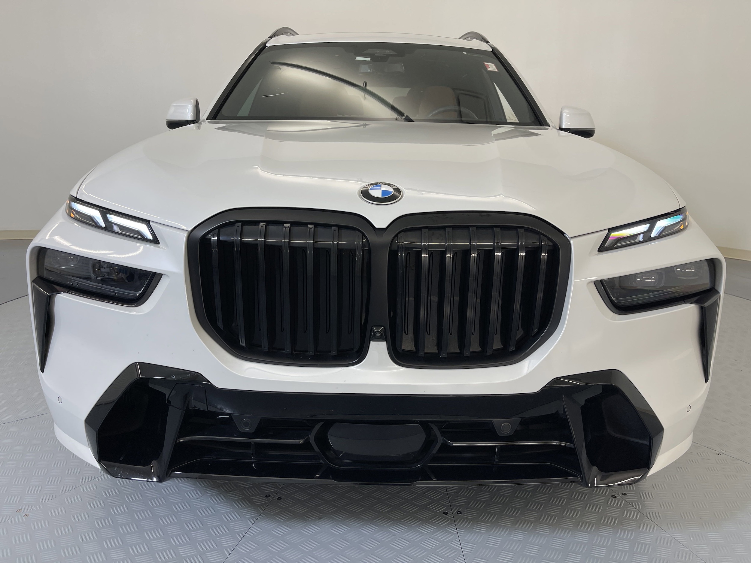 Used 2024 BMW X7 40i with VIN 5UX23EM01R9S10590 for sale in Charlotte, NC