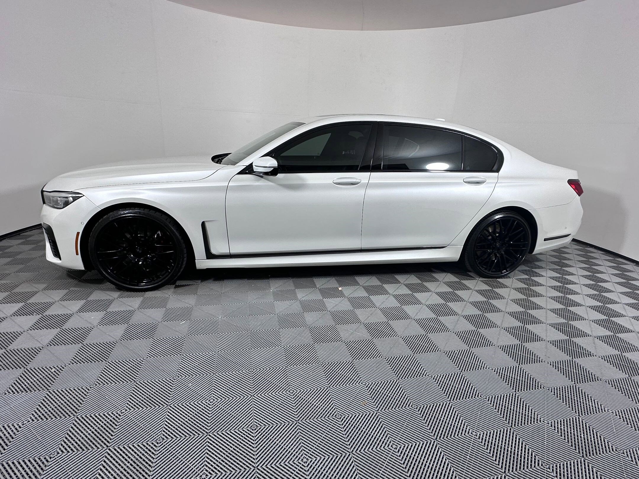 2021 Bmw 750i xDrive Sedan photo 2