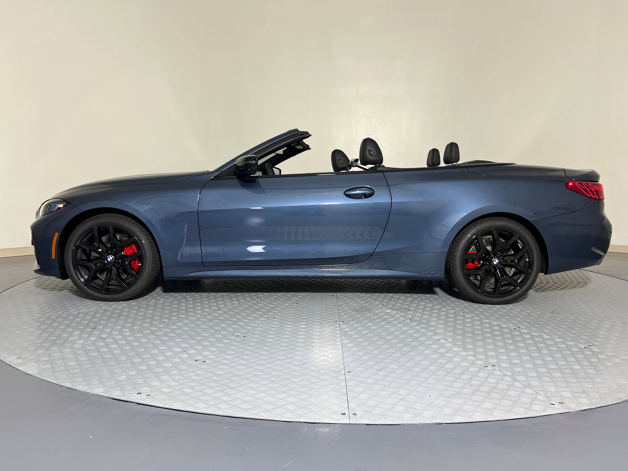 2026 Bmw 430i xDrive Convertible photo 2