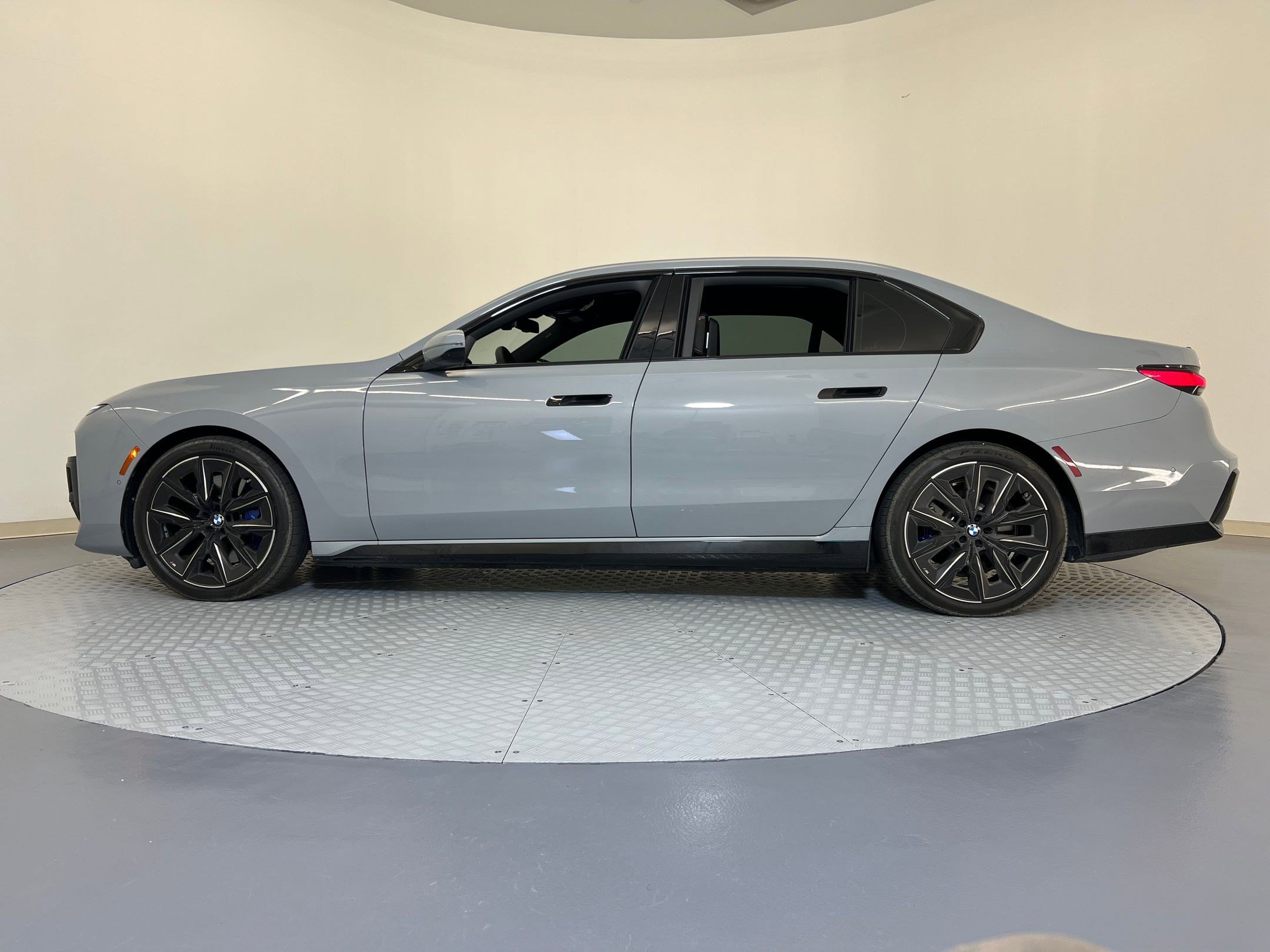 2025 Bmw i7 xDrive60 photo 2
