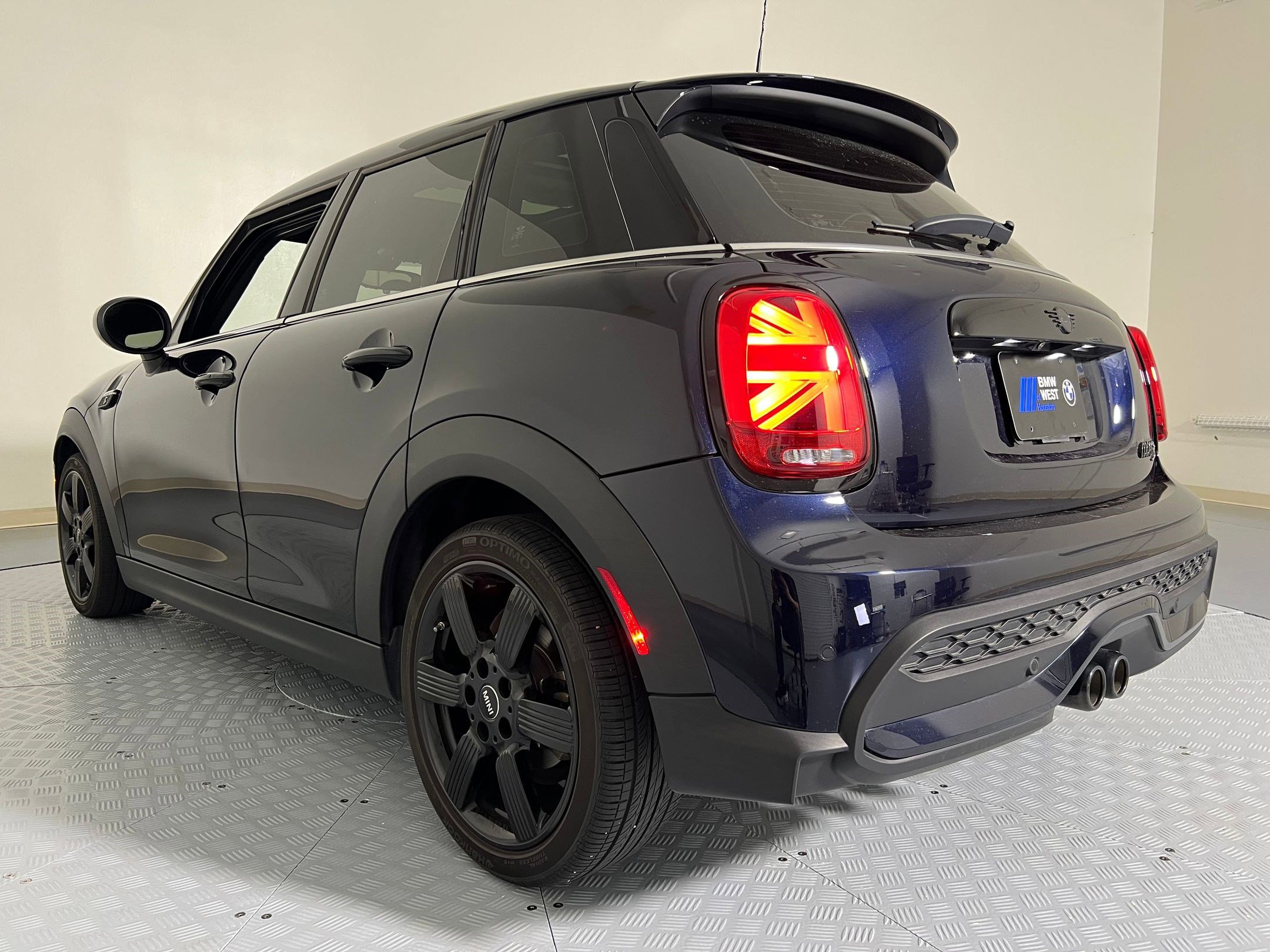 2024 Mini Cooper 4 Door Hardtop S photo 3