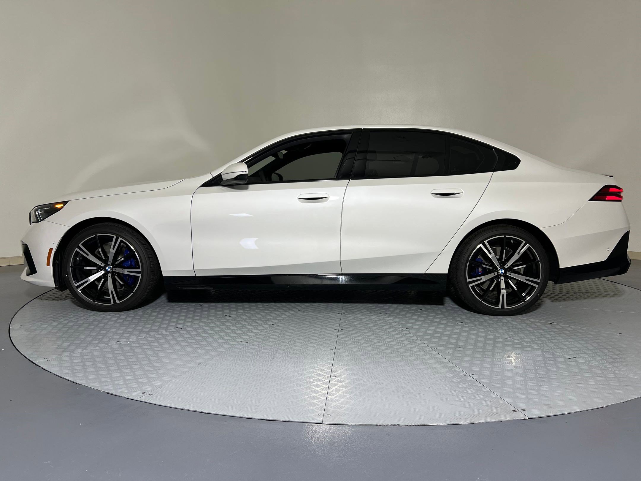 2026 Bmw 530i photo 2