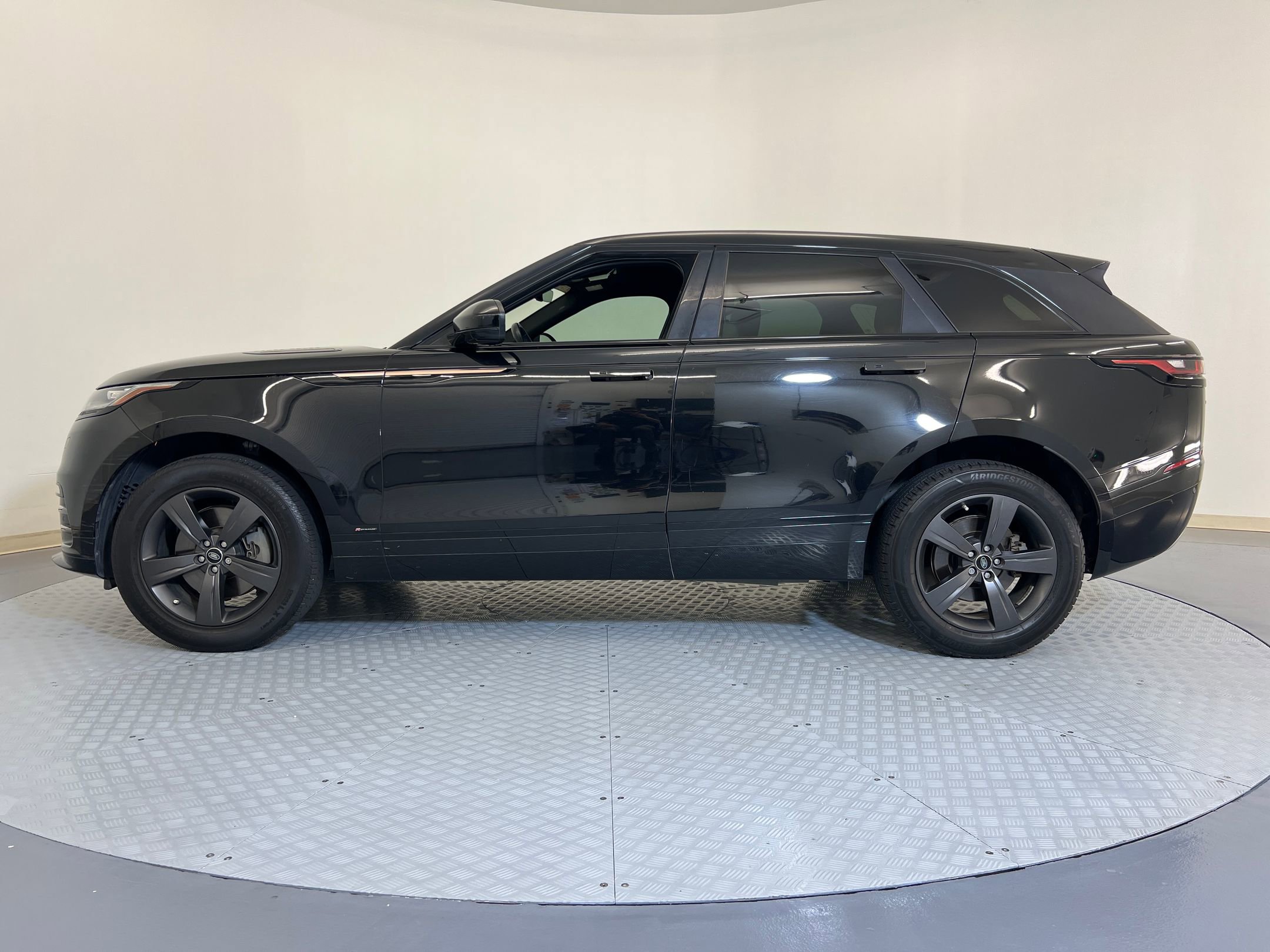 2020 Land Rover Range Rover Velar P340 R-Dynamic S photo 2