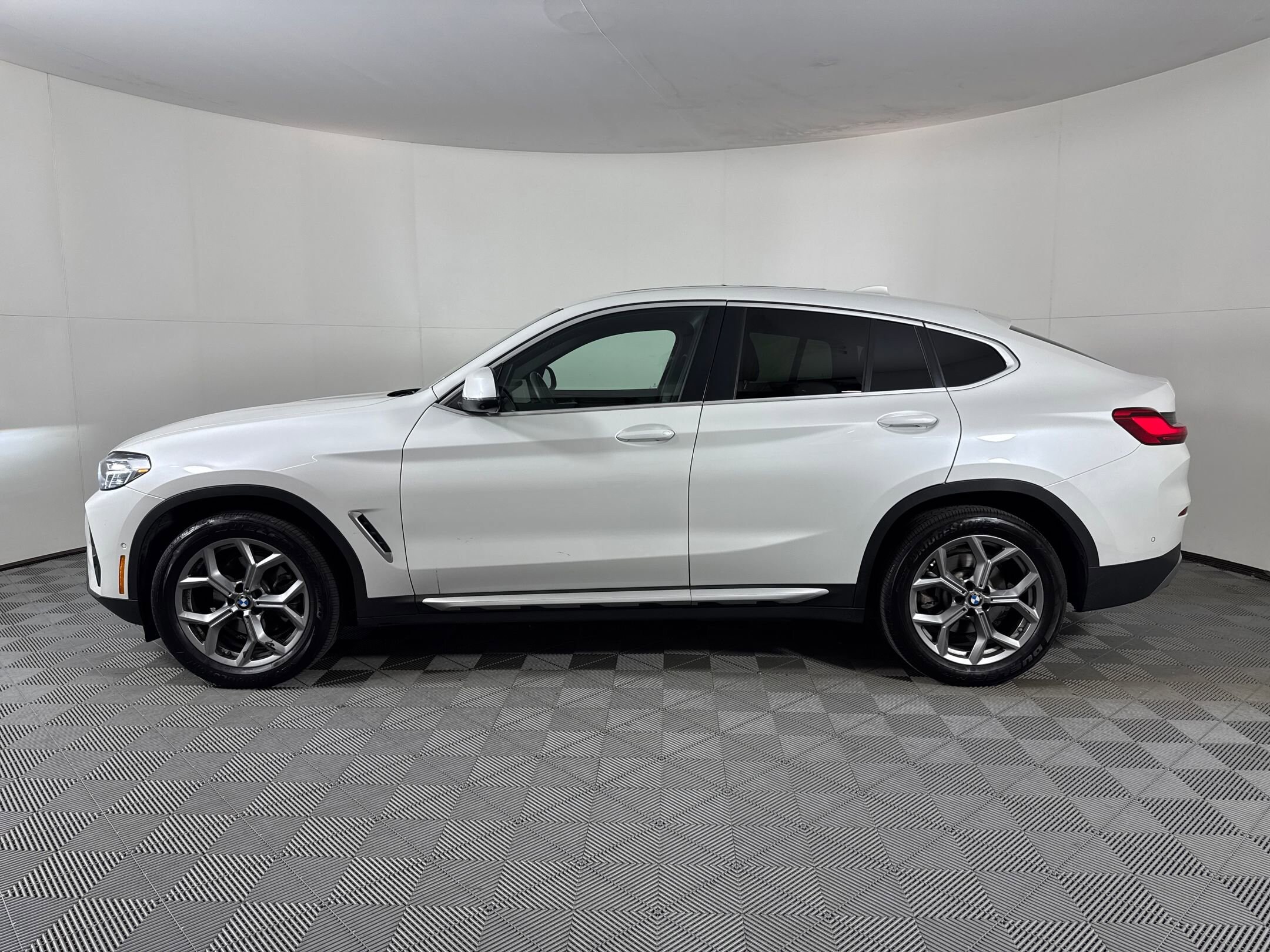 2024 Bmw X4 xDrive30i photo 2