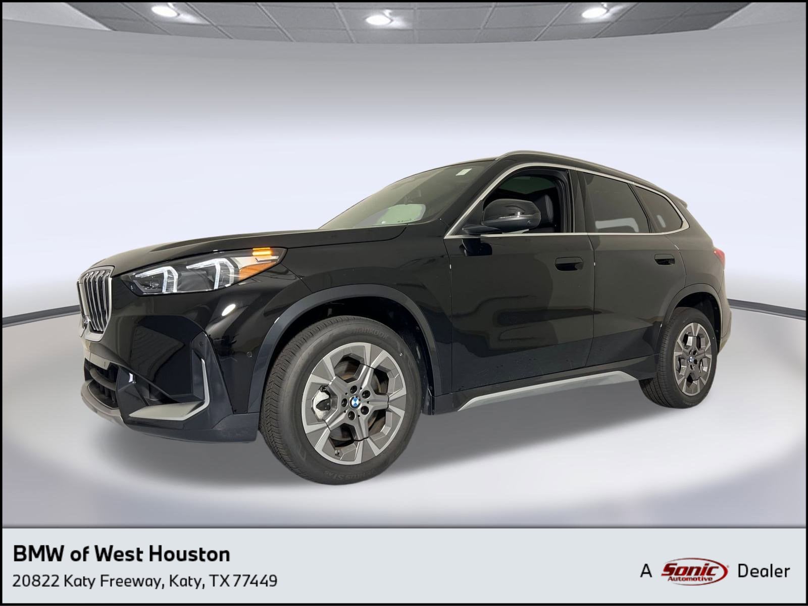 2025 BMW X1 28i's photo