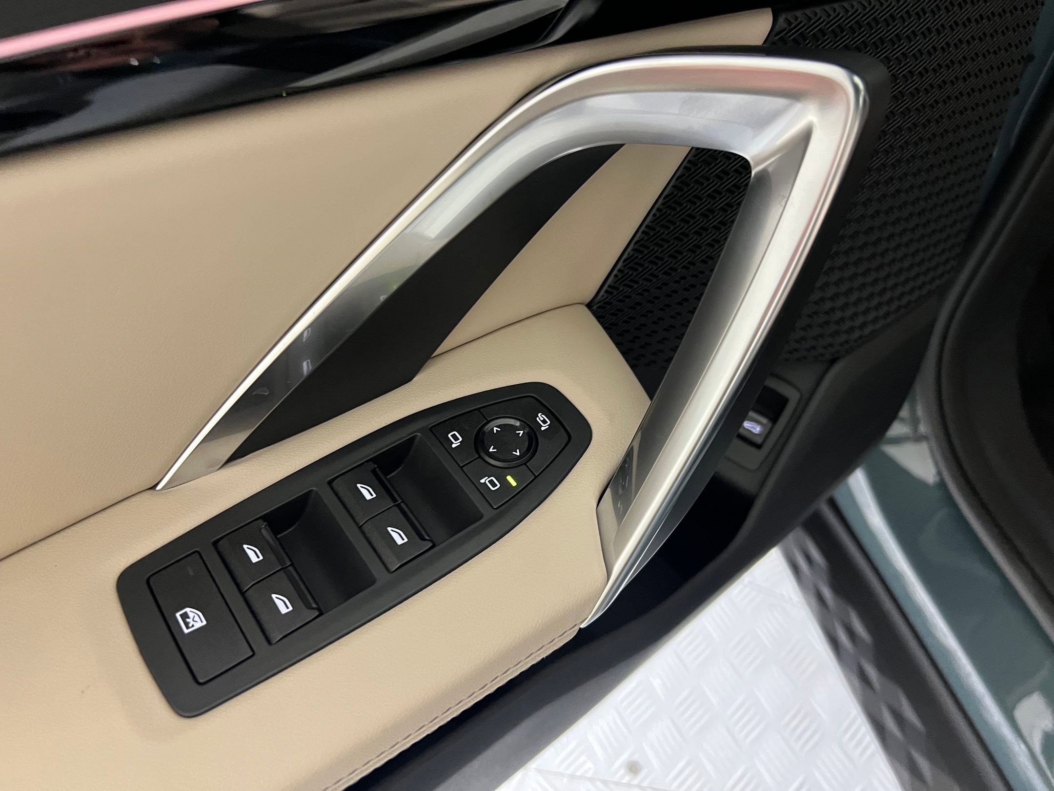 2025 BMW X2 28i - Photo 11