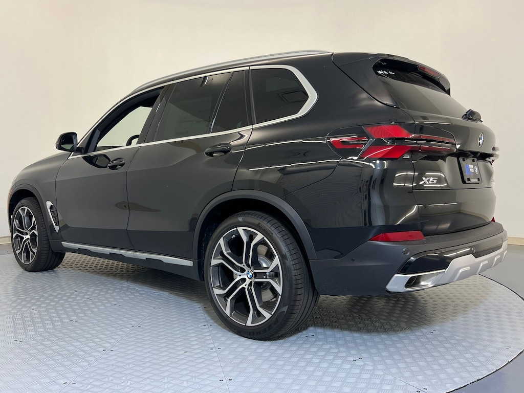 New 2026 BMW X5 sDrive40i SUV