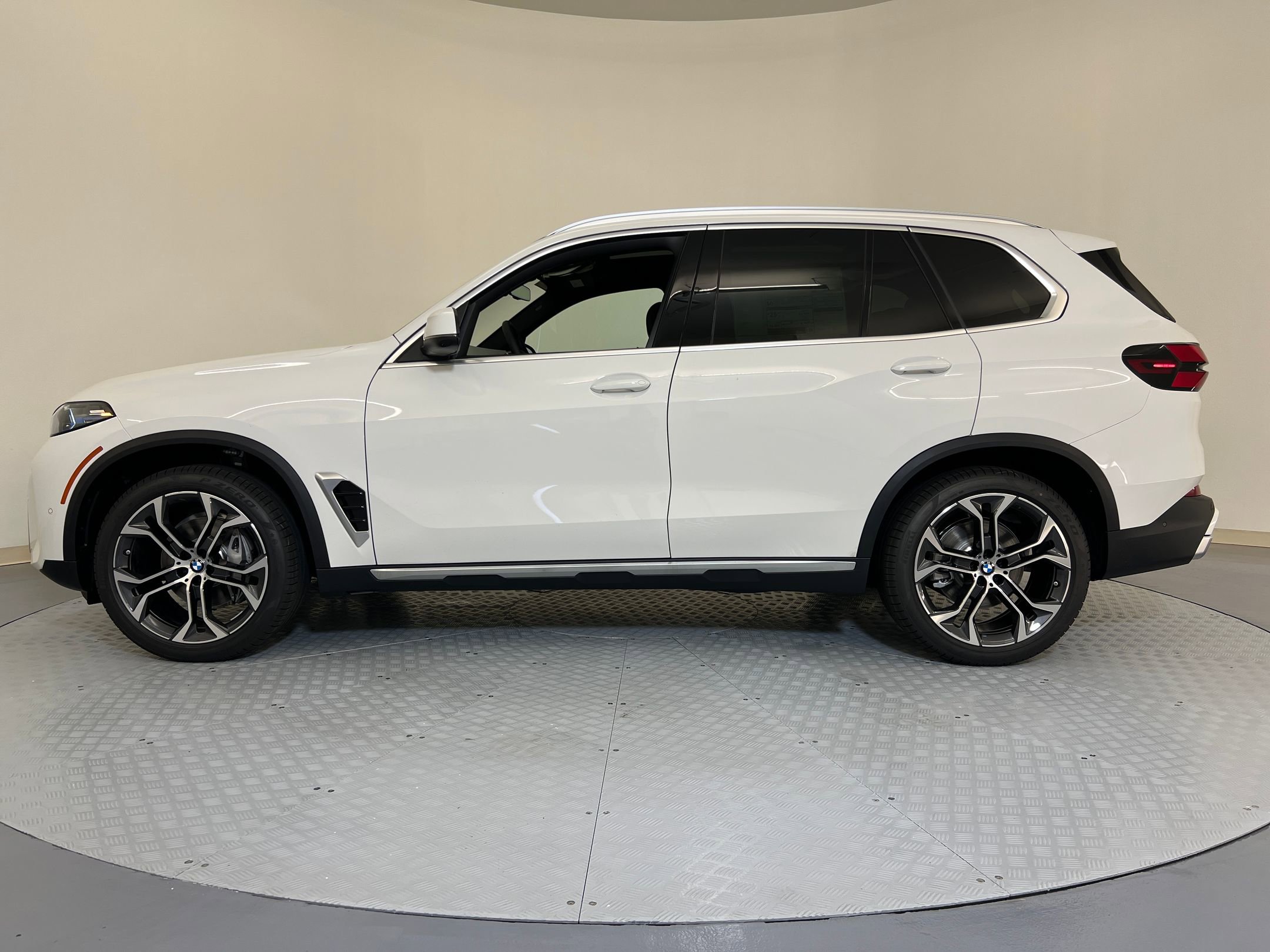 2026 Bmw X5 xDrive40i photo 2
