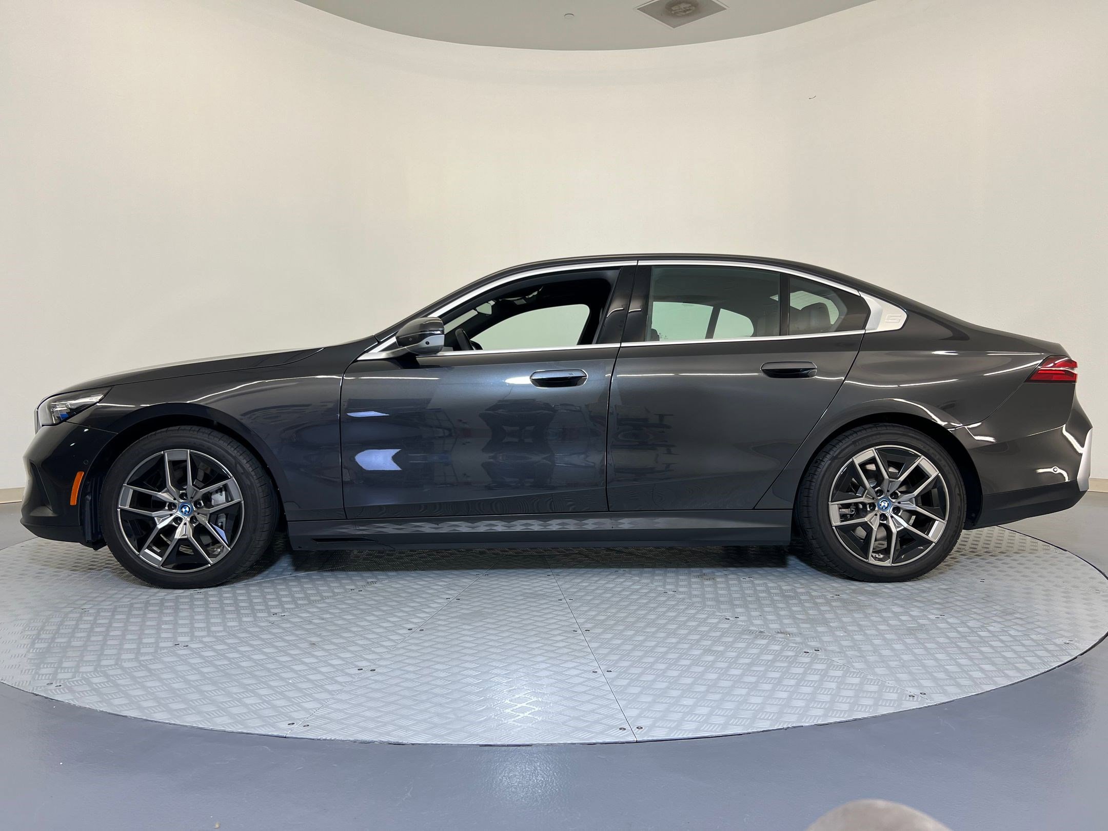 2024 Bmw i5 eDrive40 photo 2