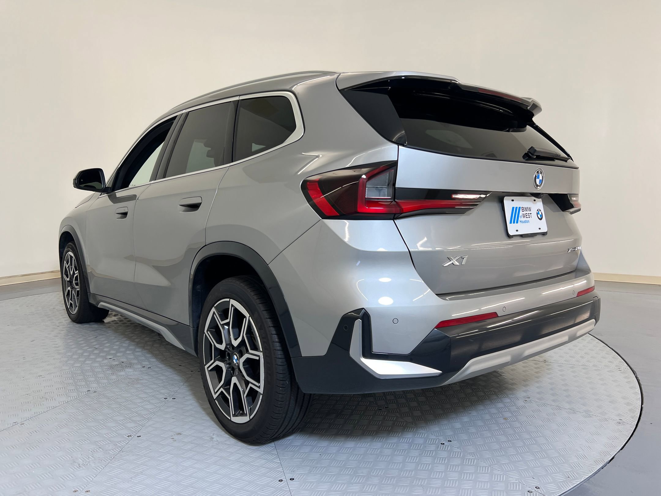 2025 Bmw X1 XDrive28i photo 2