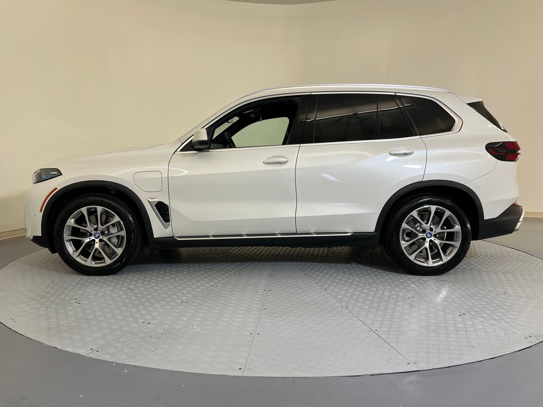 2025 Bmw X5 xDrive50e photo 2
