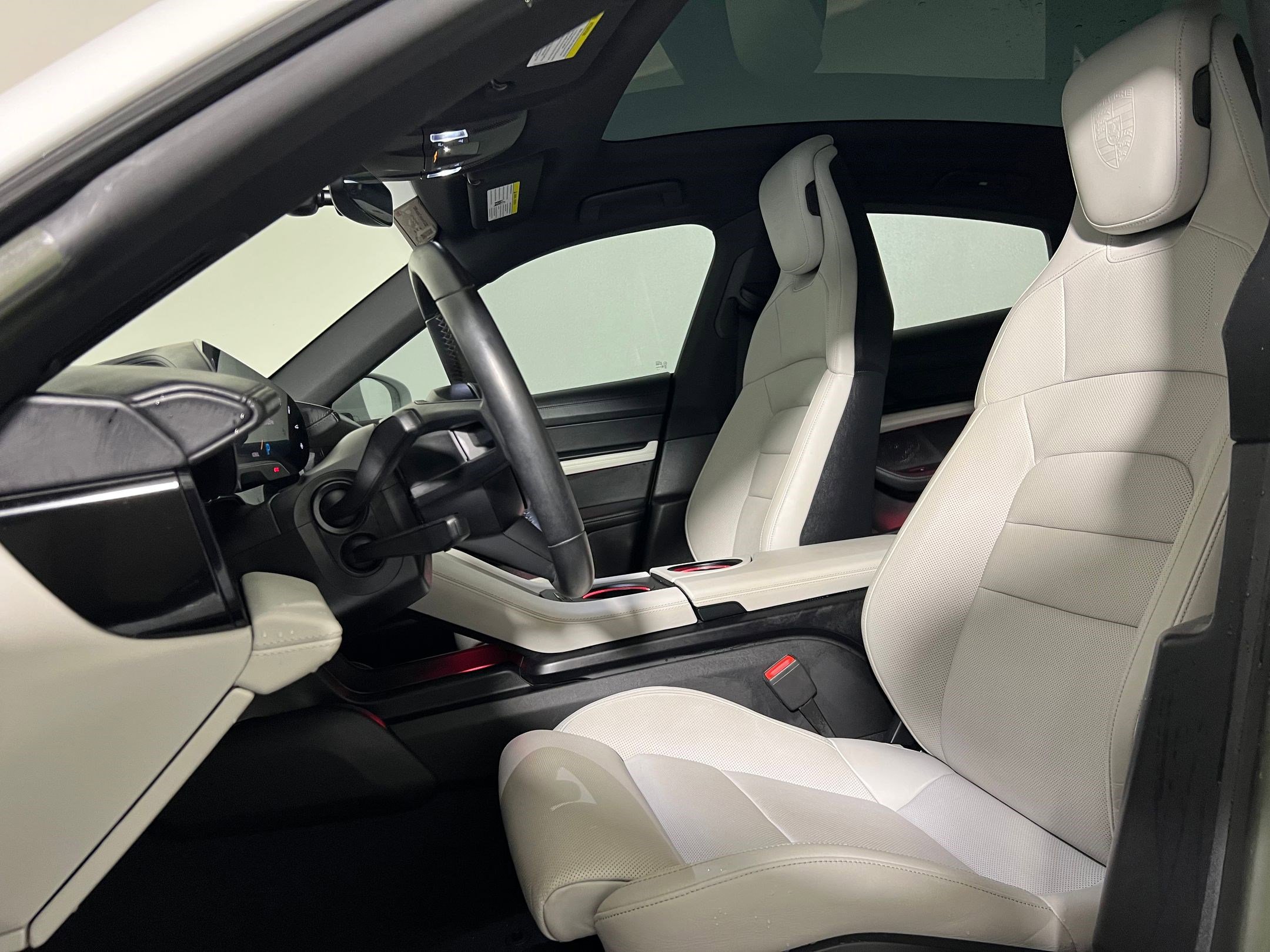 2022 Porsche Taycan photo 4