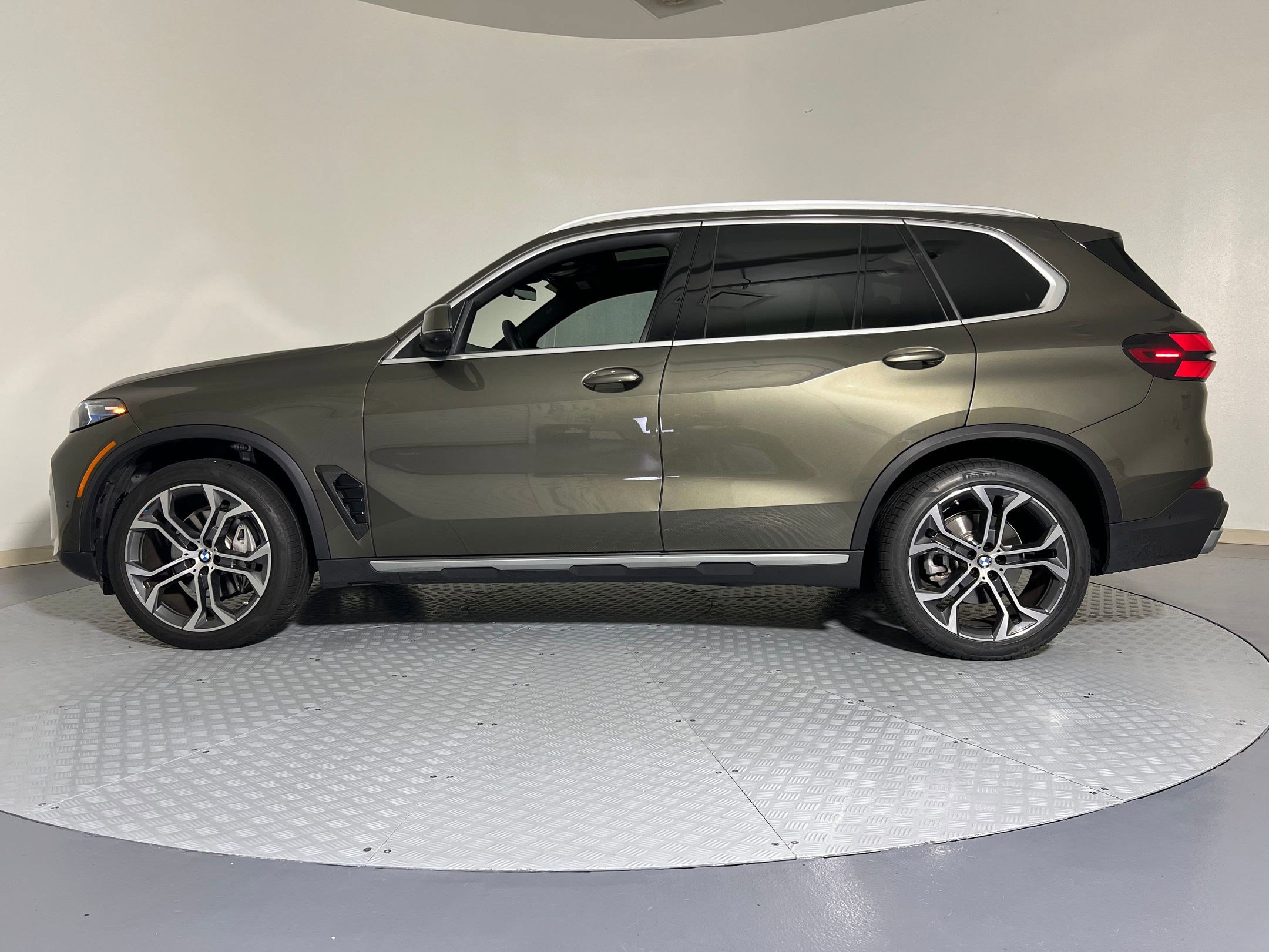 2025 Bmw X5 sDrive40i photo 2