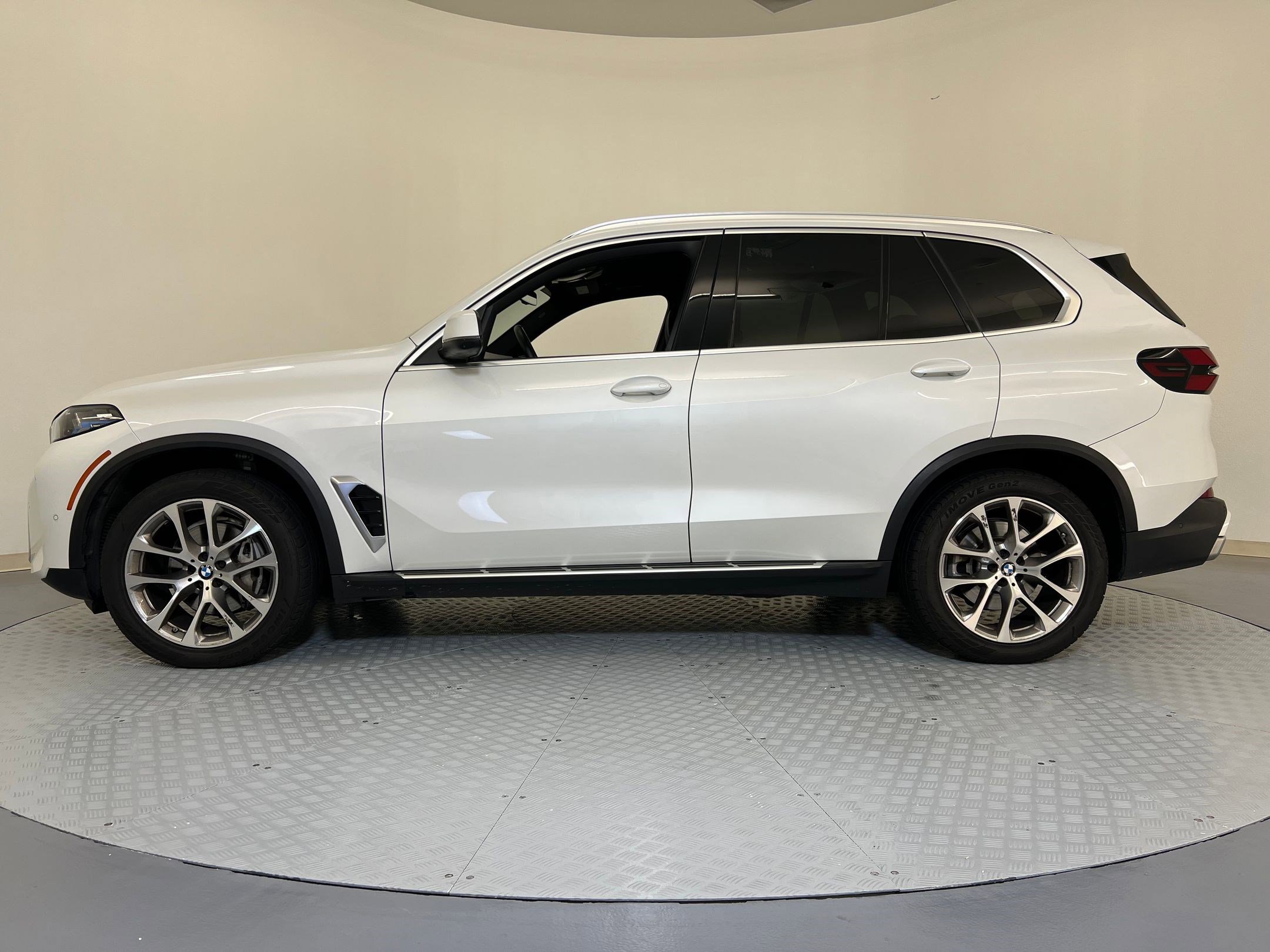 2025 Bmw X5 sDrive40i photo 2