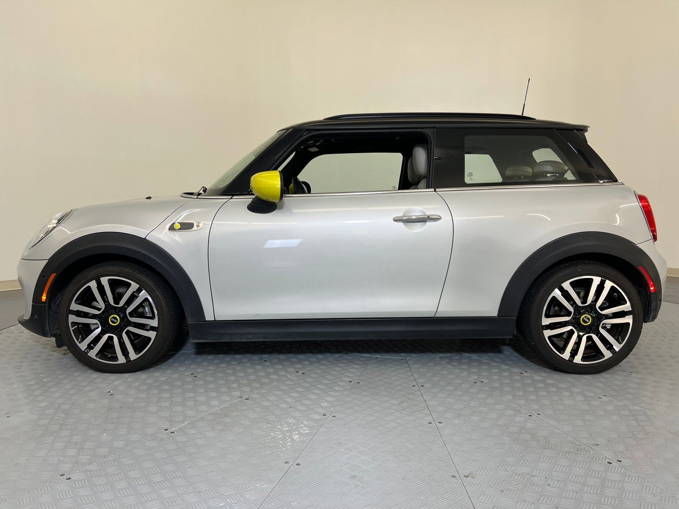 Used 2021 MINI Hardtop 2 Door SE with VIN WMWXP3C00M2N58252 for sale in Katy, TX