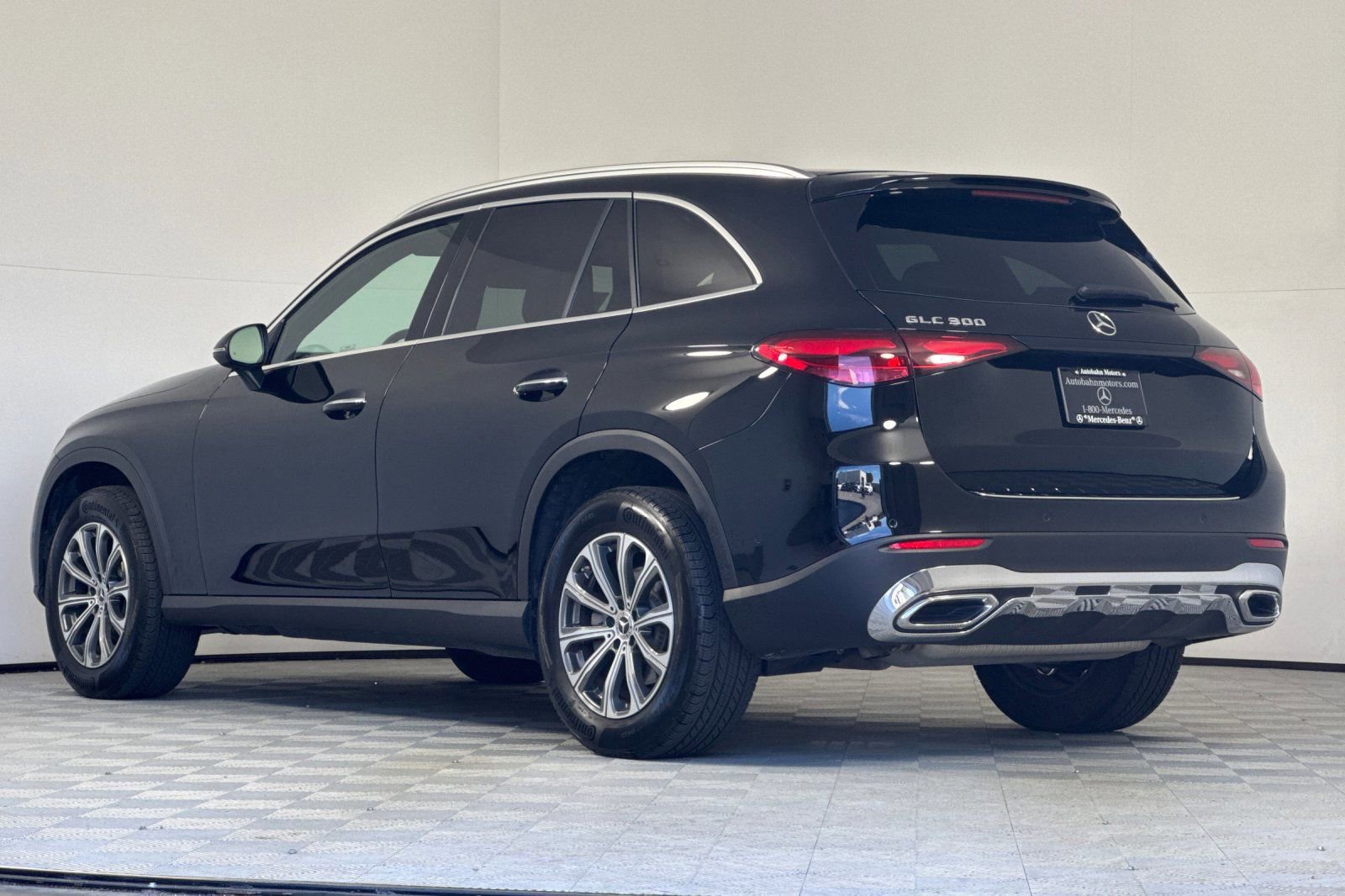 2024 Mercedes Benz GLC 300 photo 2
