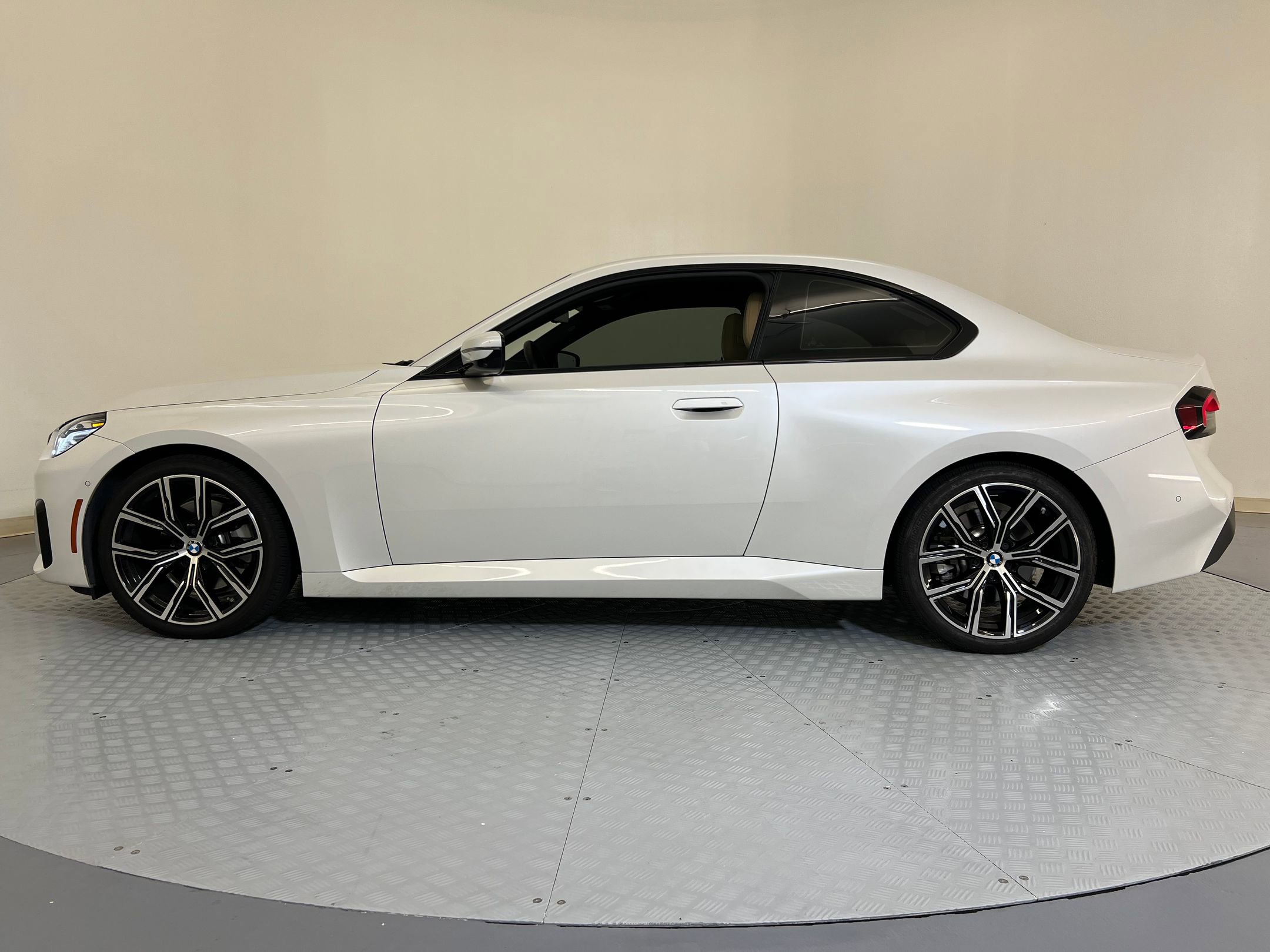 2024 Bmw 230i Coupe photo 2